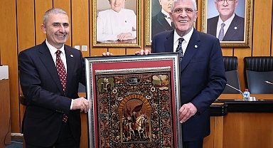 İYİ Parti Kocaeli'den Genel Başkan Dervişoğlu'na anlamlı hediye