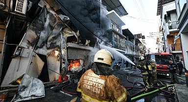 İzmir Buca'da iş yeri yangını panik yarattı
