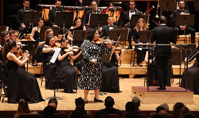 İzmir Oda Orkestrası, Küden ile aynı sahnede