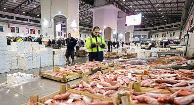 İzmir Su Ürünleri Hali 51 bin tonla rekor kırdı