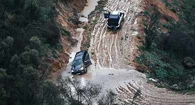 İzmir Yamanlar'da sağanak sonrası kurtarma operasyonu