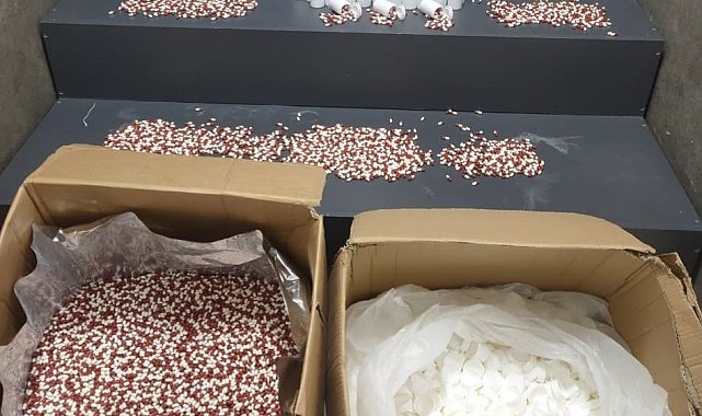 İzmir'de 104 bin adet uyuşturucu hap ele geçirildi