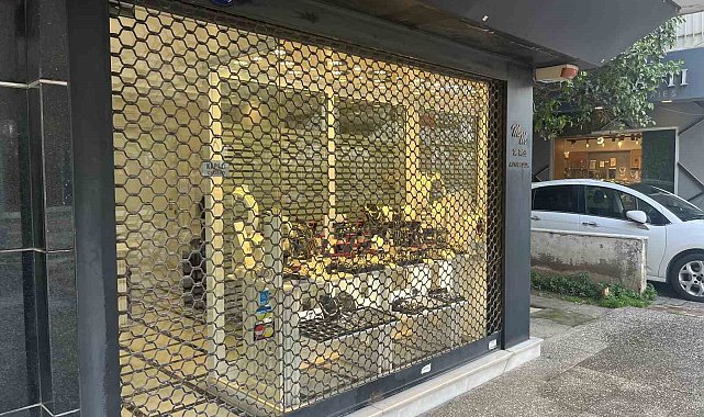 İzmir'de kuyumcuya silahlı soygun girişimi