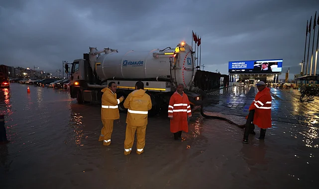 İzmir'de deniz seviyesi hareketliliğine anlık müdahale