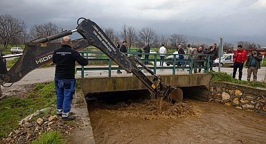 İzmir'de kuvvetli yağışlar sonrasında kırsalda yoğun müdahale