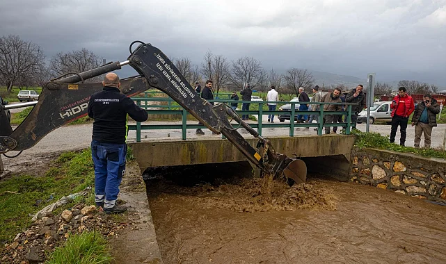 İzmir'de kuvvetli yağışlar sonrasında kırsalda yoğun müdahale