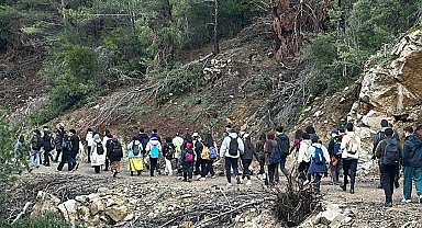 İzmirli gençler hem yürüdü hem sosyalleşti