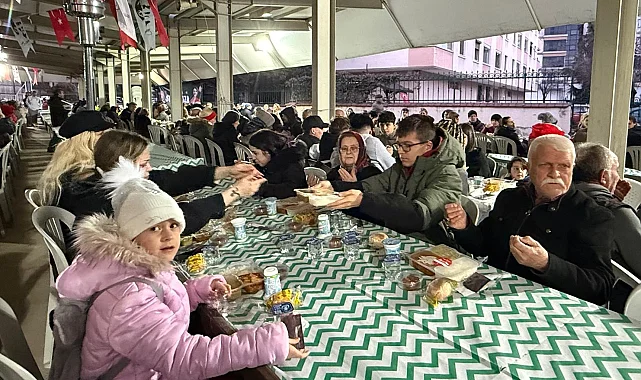 İzmit'te dayanışma sofrası Plajyolu'nda kuruldu