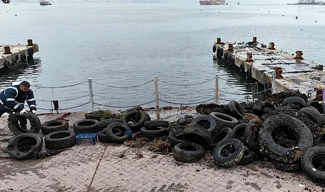 İzmit'te körfezde dip temizliği sürüyor.. Deniz dibinden 50 araç lastiği çıkarıldı