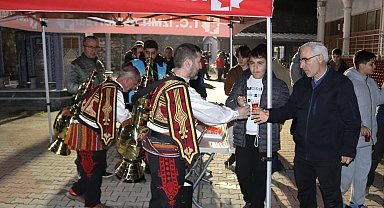 İzmit'te teravih sonrası gönülleri ısıtan ikram