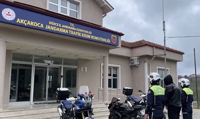 Jandarma çevirmesinden kaçtığı anları sosyal medyada paylaştı, kısa sürede yakalandı