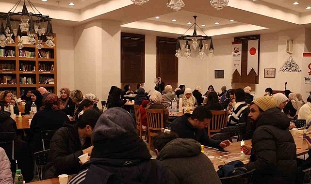 Japonya'daki Tokyo Camii'nde iftar sevinci