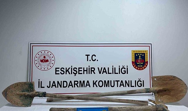 Kaçak kazı yapan 2 kişi suçüstü yakalandı