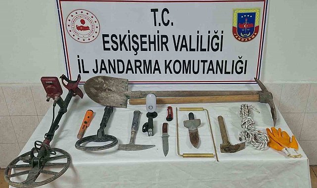 Kaçak kazı yapan 3 şüpheli suçüstü yakalandı
