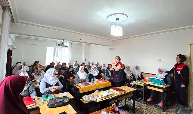 Kadın çiftçilere yönelik eğitimler sürüyor