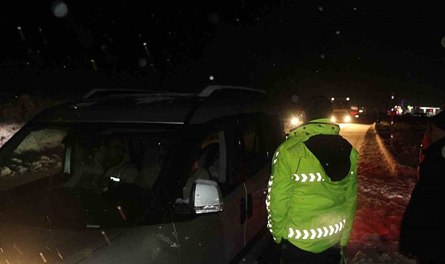 Kar ve tipi nedeniyle Erzincan'ın çevre illerle ulaşımı güçlükle sağlanıyor