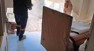 Karacabey'de inşaat çalışması yan binaya zarar verdi