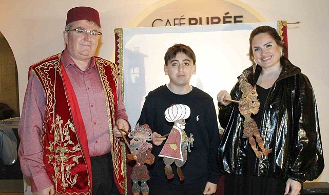 Karagöz ve Hacivat'ın 700 yıllık ışığı dijital çağa direniyor