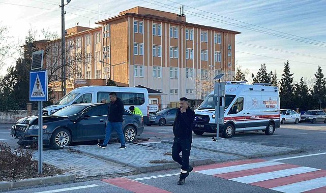 Karaman'da iki otomobil çarpıştı: 1 yaralı