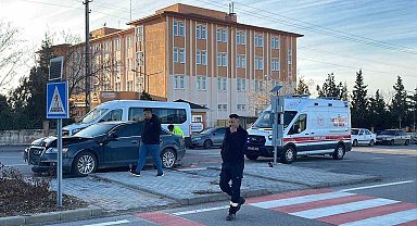 Karaman'da iki otomobil çarpıştı: 1 yaralı