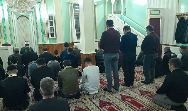 Karapınar'da ilk teravih namazı kılındı
