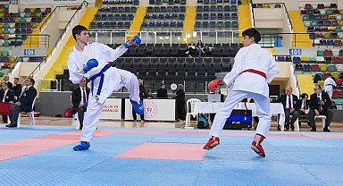 Karate Gençler grup birinciliği Balıkesir'de başladı