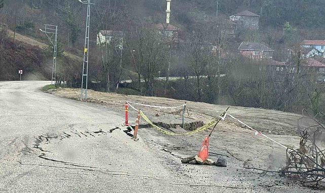 Kastamonu'da heyelan sonrası yol çöktü
