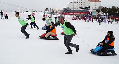 Kayseri Erciyes'te 'Artık Çekilmez Oldun' kızak yarışı