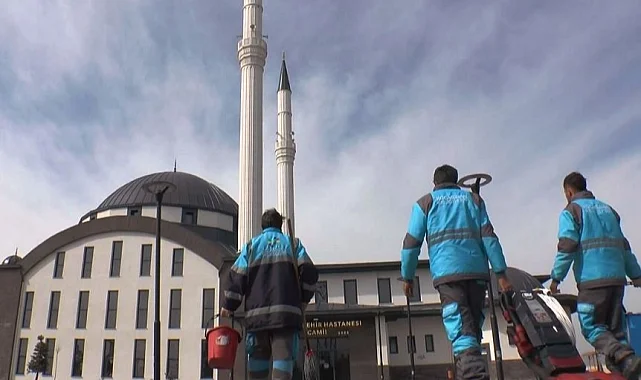 Kayseri Kocasinan'da ramazan öncesi camilerde temizlik seferberliği