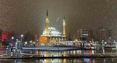 Kayseri'de kar yağışı etkili oldu