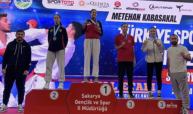 Kayserili karateciler Sakarya'dan madalyalar ile döndü