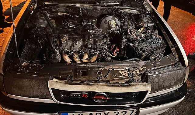 Kırşehir'de park halindeki otomobil alevlere teslim oldu