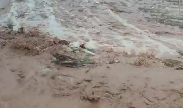 Kırşehir'de sağanak, su baskınlarına neden oldu