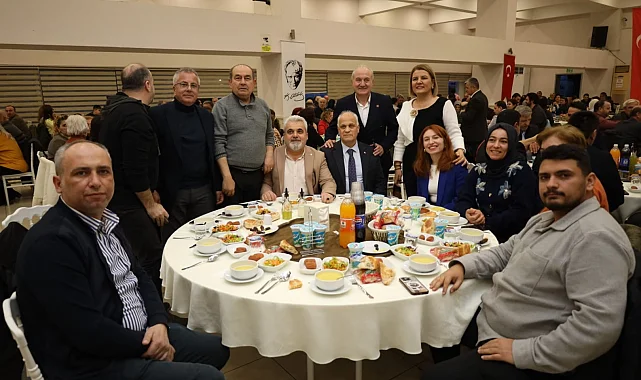 Kocaeli İzmit'te STK temsilcileri aynı sofrada oruç açtı