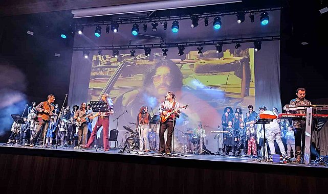 Kocaeli'de öğrenciler Barış Manço şarkılarıyla yarıştı