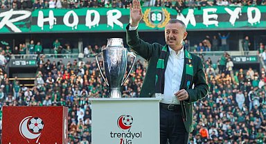 Kocaeli'de Başkan Büyükakın'dan 3 puana 3'lü kutlama