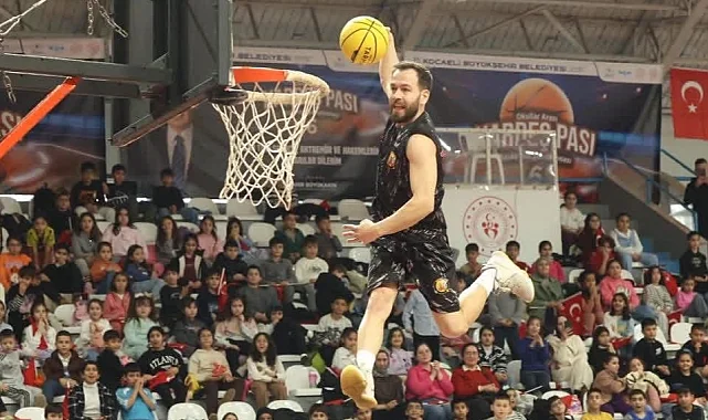 Kocaeli'de Başkan Büyükakın'dan gençlere "Kardeş Pası"