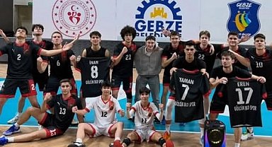 Kocaeli'de Gölcük Belediyesi voleybolda tarih yazdı