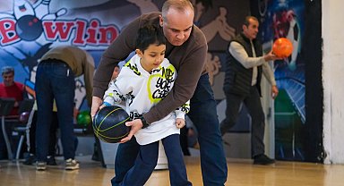 Kocaeli'nin Bilgievleri'nden baba-oğul bowling turnuvası