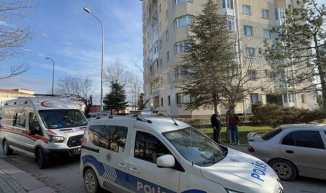 Komşular arasındaki bıçaklı kavga kanlı bitti: 4 yaralı