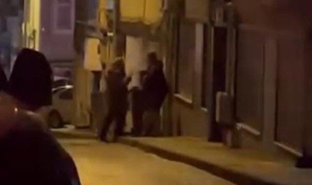 Komşuların çöp bidonu tartışması kameraya yansıdı