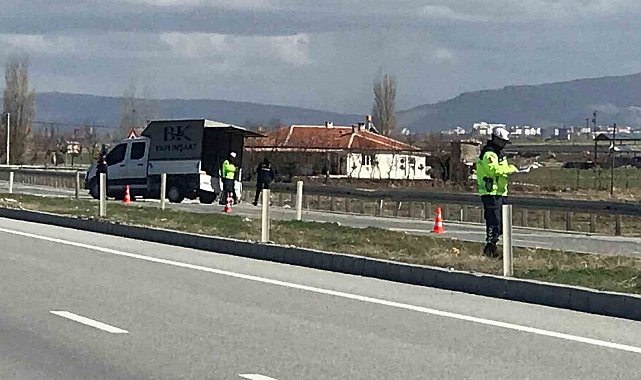 Kontrolden çıkan kamyonet bariyerlere çarptı: 1 yaralı