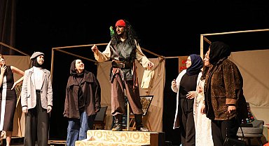 Konya'da Retro Tiyatro Topluluğu'ndan esprili ve etkileyici performans