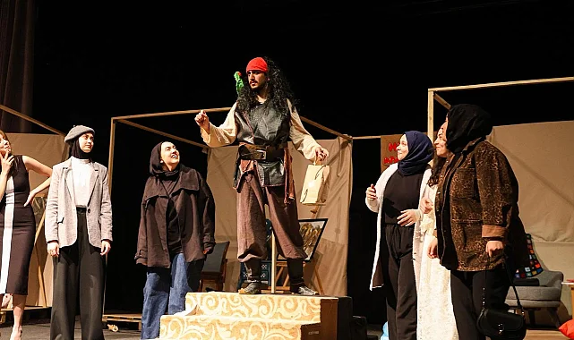 Konya'da Retro Tiyatro Topluluğu'ndan esprili ve etkileyici performans