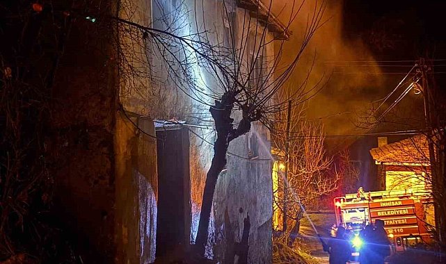 Köy evinde çıkan yangın korkuttu