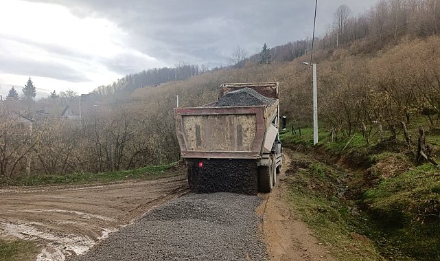 Köy yollarında çalışmalar sürüyor