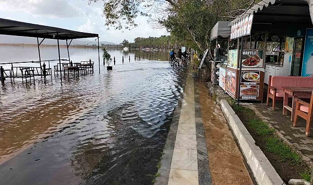 Köyceğiz Gölü'nde taşkın devam ediyor
