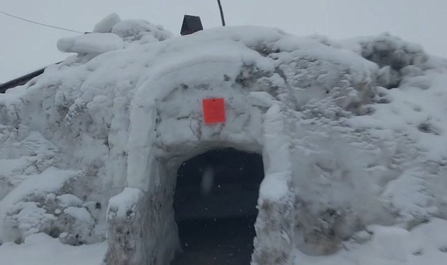Köyde kardan çay ocağı kurdular, birlik ve beraberlik mesajı verdiler