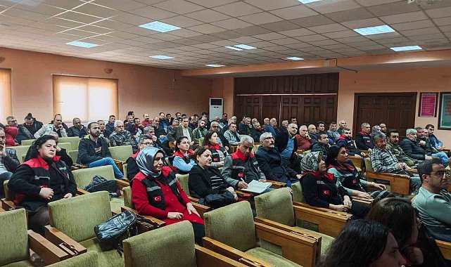 Kozan'da hurma üreticilerine kapsamlı eğitim