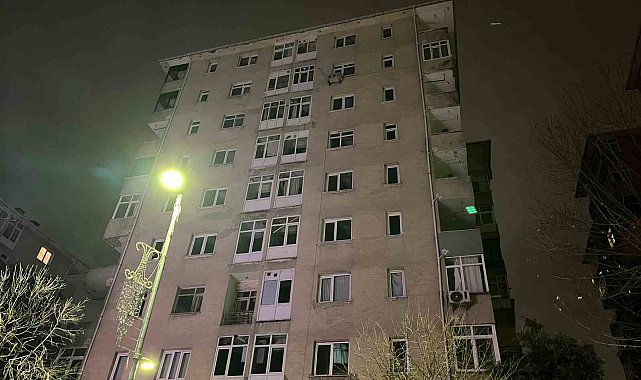 Küçükçekmece'de sitedeki 10 katlı riskli bina, mühürlenerek tahliye edildi